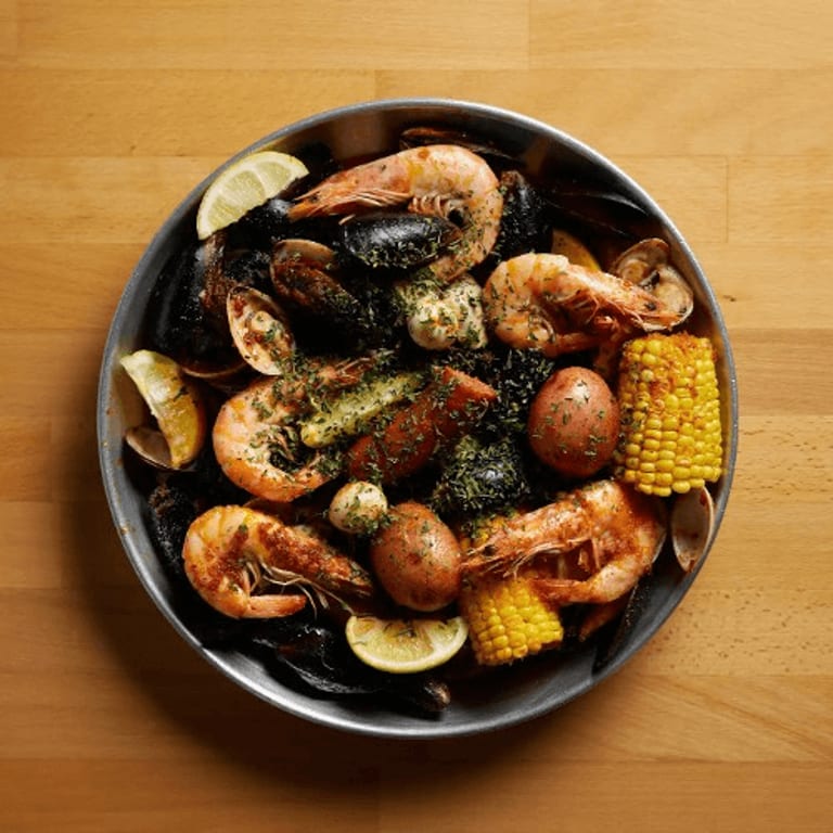 Delicious Fried Calamari and Seafood Specialties